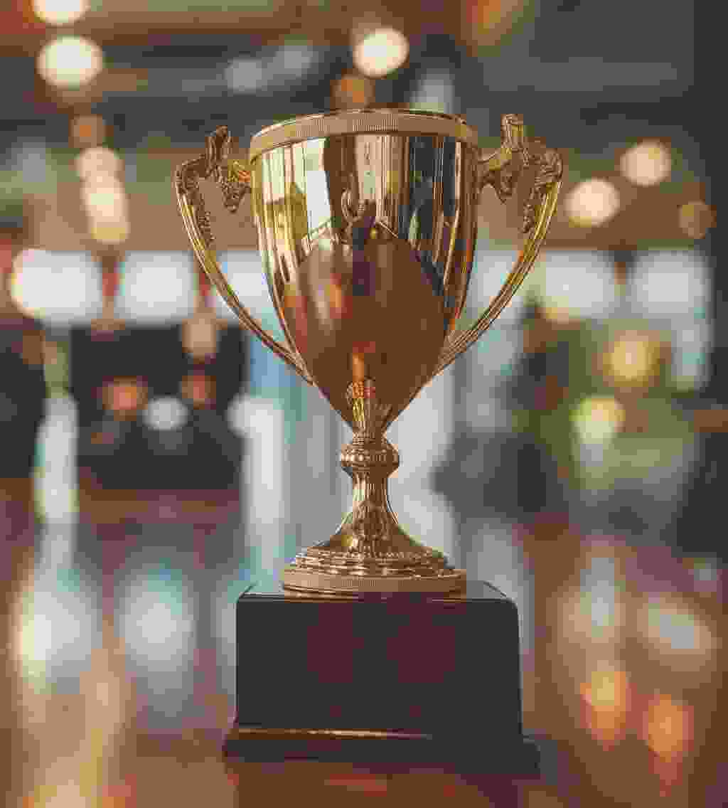 award-left-img